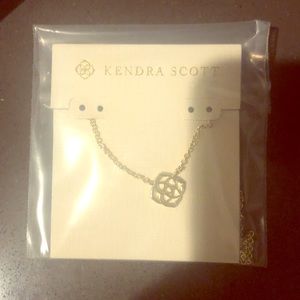 Kendra Scott Decklyn Necklace in gold